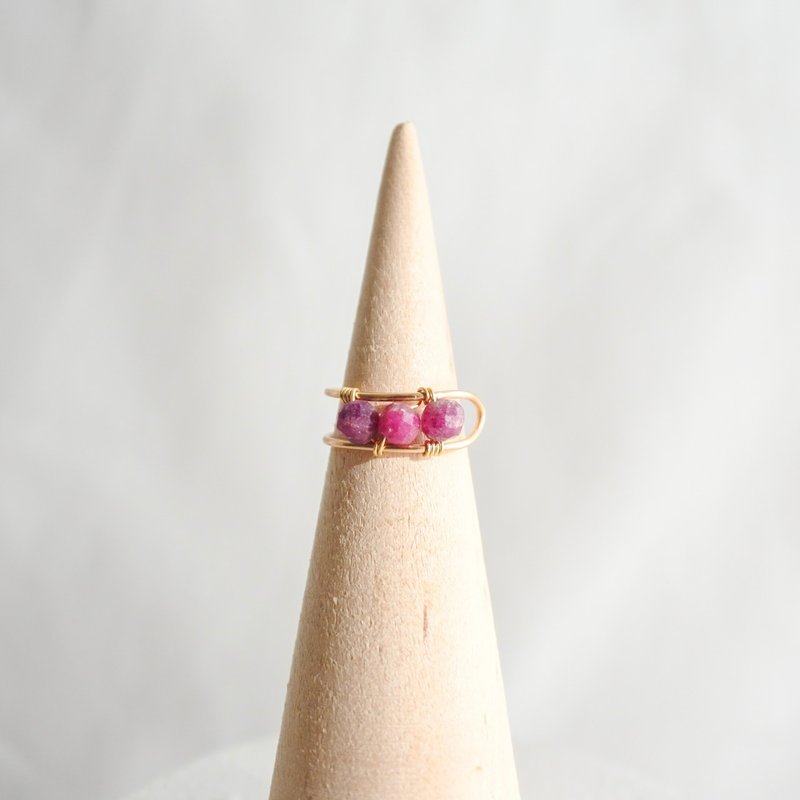 Garnet Ear Cuff – Gold – Natural Stone - 戒指 - 其他金屬 紅色