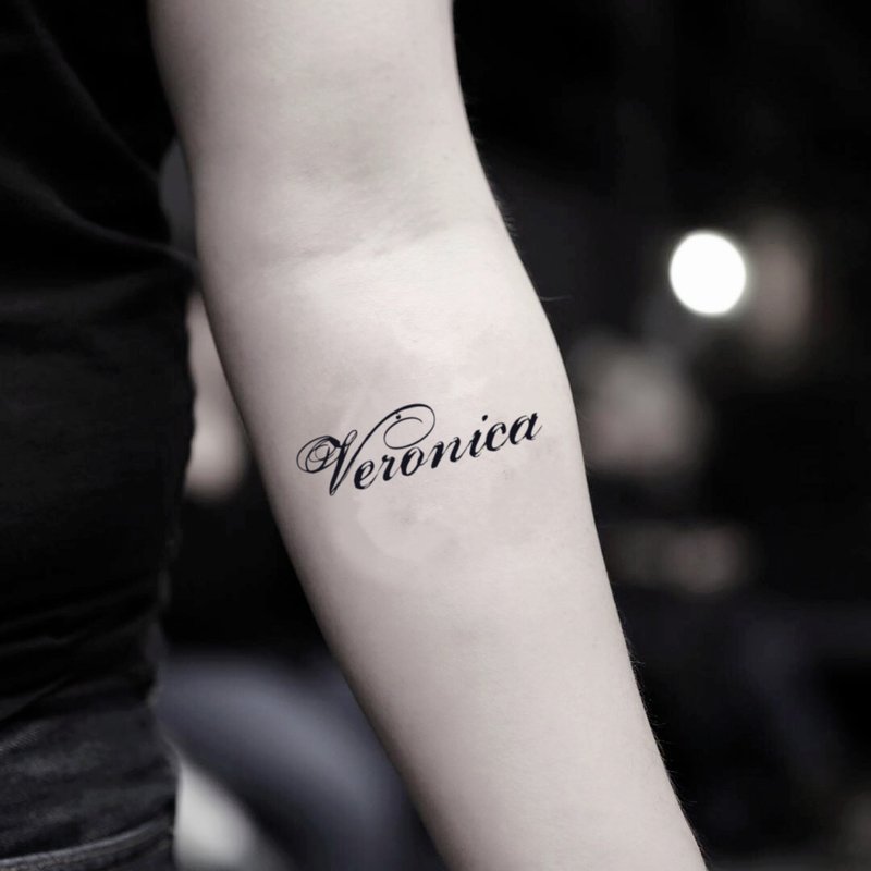 OhMyTat 維羅妮卡 Veronica 英文名字刺青圖案紋身貼紙 (2 張) - 紋身貼紙/刺青貼紙 - 紙 黑色