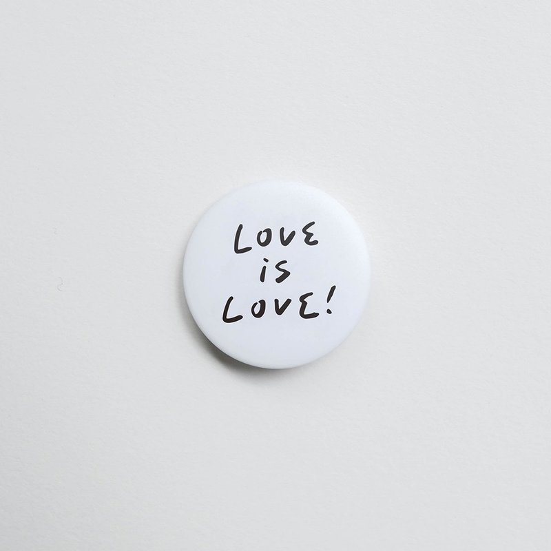 WHOSMiNG - PIN別針 LOVE IS LOVE - 胸針 - 塑膠 白色