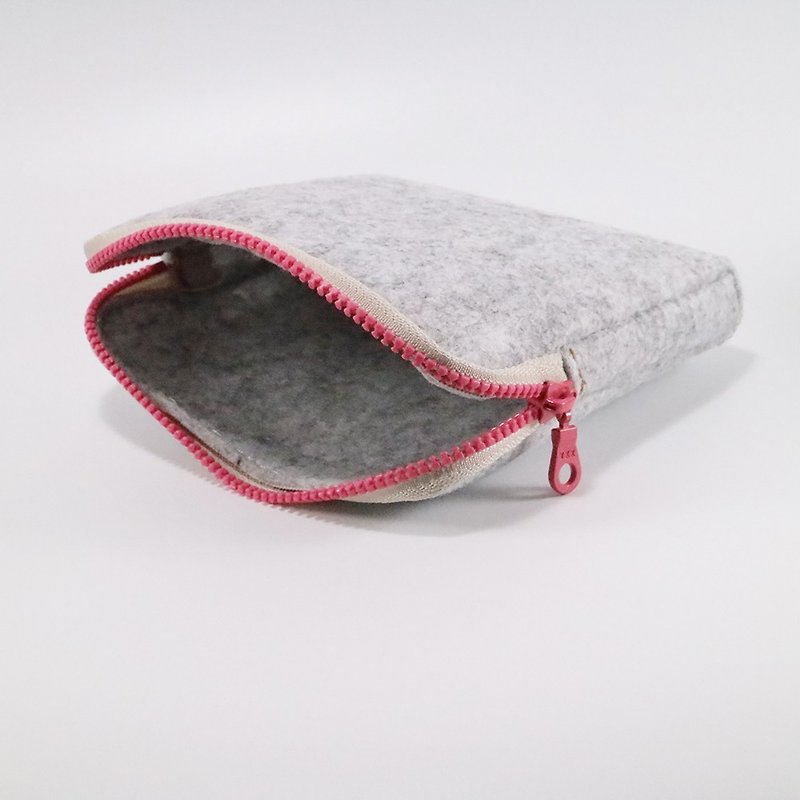 淺花灰工業羊毛氈小方包 - 亞麻色+桃紅 - 化妝包/收納袋 - 羊毛 灰色