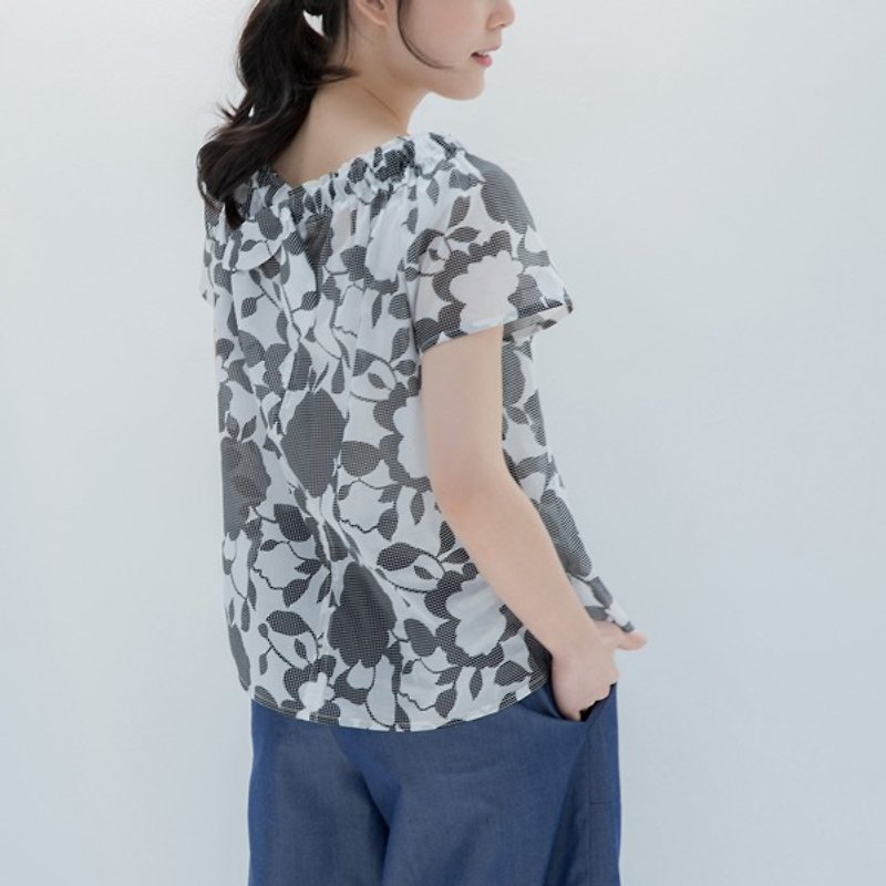 Paper flower ink shadow tie wide collar shirt - Women's Tops - Cotton & Hemp 