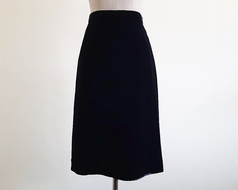 23.5 Waist Vintage TED LAPIDUS Black Velvet Skirt Womens A Line Midi Skirt - 裙子/長裙 - 聚酯纖維 黑色