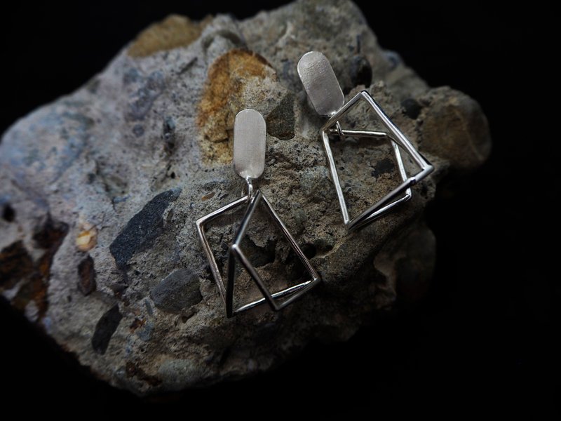 . The Metal Life. NO.08 Sketch Exercise Book - Structure Earrings/925 Silver - ต่างหู - เงินแท้ สีเงิน