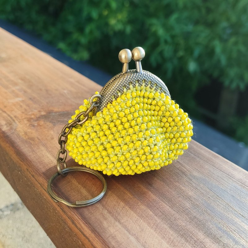 Yellow coin purse, crochet beaded clasp purse, small wallet, keychain - 零錢包/小錢包 - 其他材質 黃色