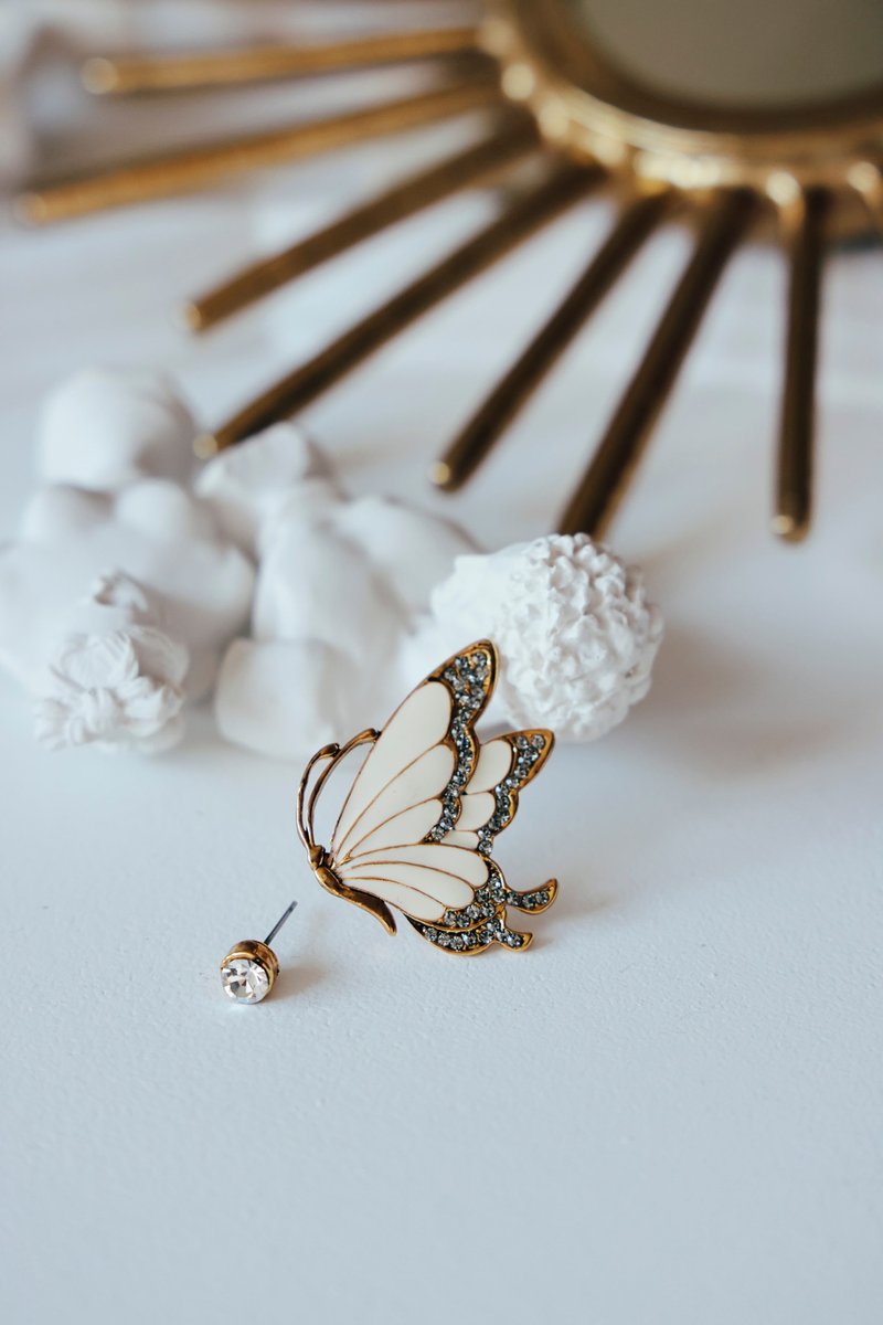 COR-DATE / Beige paint asymmetric butterfly earrings / Pinkoi exclusive color - Earrings & Clip-ons - Other Materials 