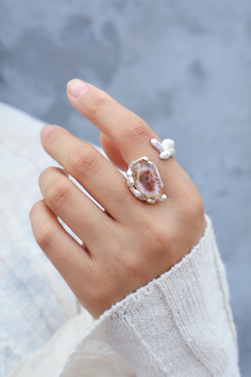 Fingertip cornucopia original design Silver inlaid with natural geode cornucopia open ring - แหวนทั่วไป - เงินแท้ สีเงิน