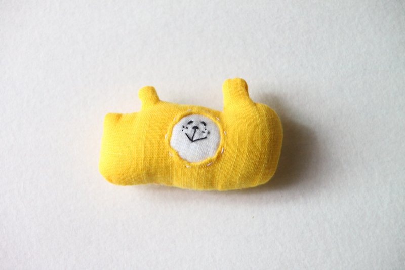 Fluffy muuchan brooch  Yellow double gauze - เข็มกลัด - ผ้าฝ้าย/ผ้าลินิน สีเหลือง