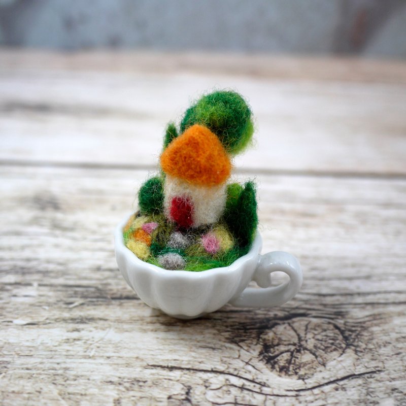 Wool felt landscaping mini coffee cup - ของวางตกแต่ง - ขนแกะ หลากหลายสี