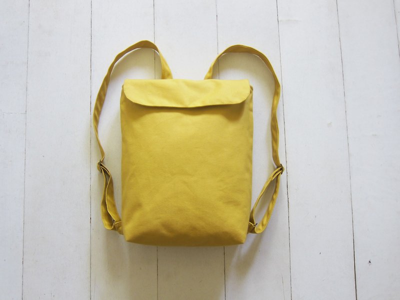 A4雙肩帆布後背包(拉鍊開口+磁扣袋蓋+外側拉鍊袋)-薑黃+米白 - 背囊/背包 - 棉．麻 黃色