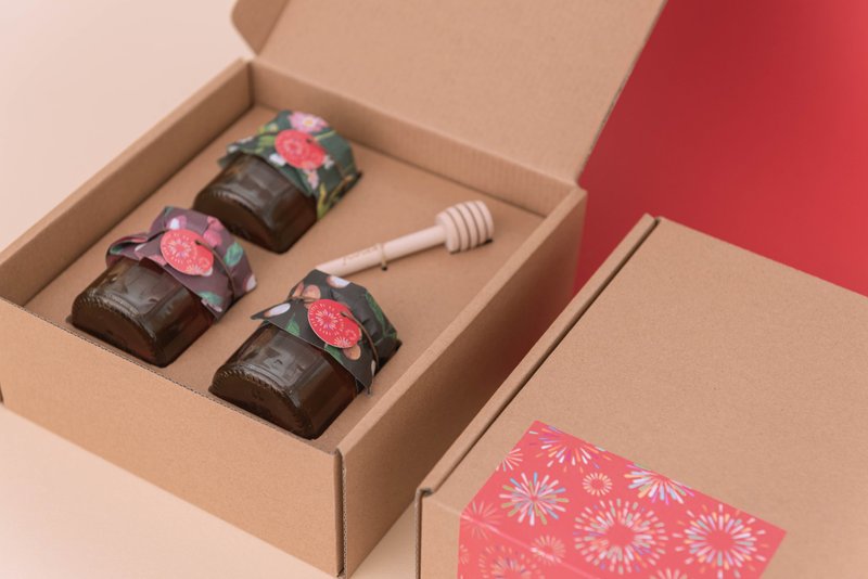 【Customized Gift Box】Three-in Honey Gift Box - Spring Style - Honey & Brown Sugar - Paper Red