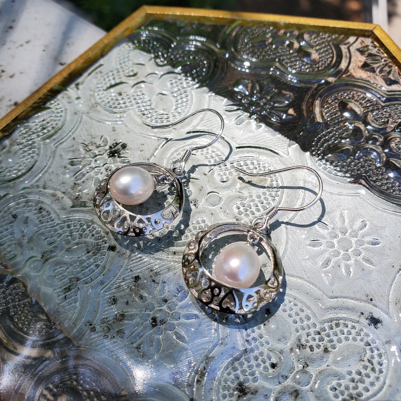 Vintage Broderie Anglaise Lace Oval Pearl Sterling Silver Dangle Hook Earrings - ต่างหู - ไข่มุก ขาว