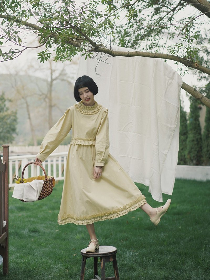 暖米黃色 細節滿滿花邊設計復古洋裝 少女感立體收腰重工連身裙 - 連身裙 - 棉．麻 黃色