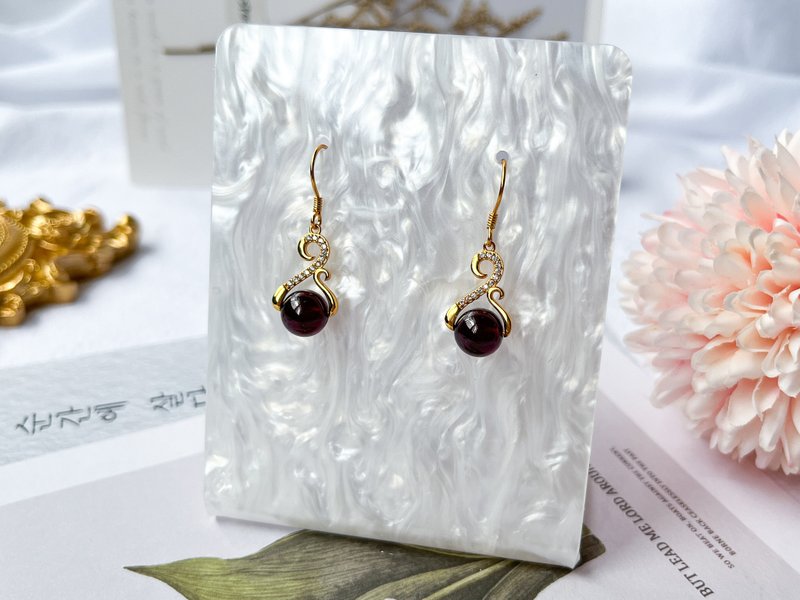 Natural Purple Teeth Stone Earrings S925 Sterling Silver Gold Plated Ear Hooks - ต่างหู - คริสตัล สีแดง