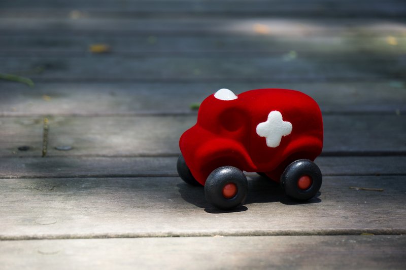 美國 Rubbabu 純天然乳膠小車 - - 霍普金斯救護車 - - 可生物分解 嬰幼兒 綠色玩具 - 寶寶/兒童玩具/玩偶 - 其他材質 紅色