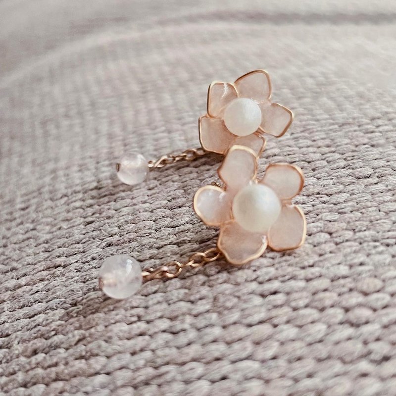 [Romantic Dangle Rose Quartz Flower] Crystal Flower Resin Earrings - ต่างหู - เรซิน สึชมพู