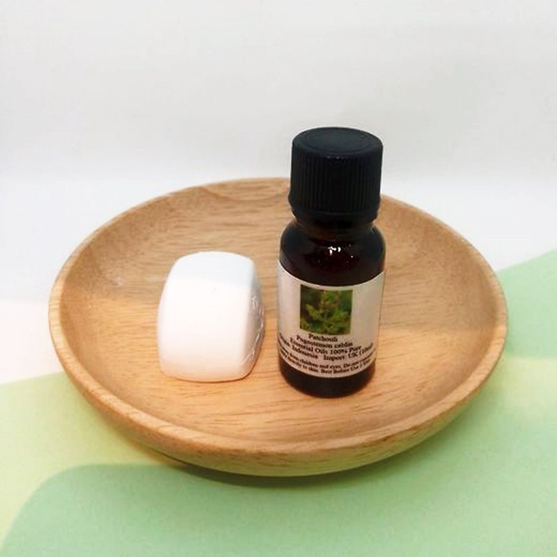 Pure plant essential oil (Patchouli) with packaged shape diffused Stone - Fragrances - Other Materials Green