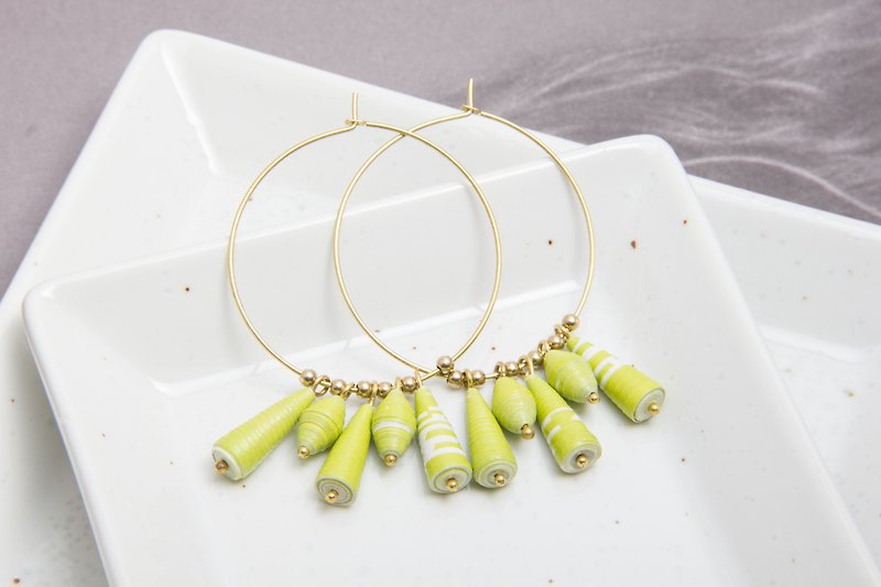 Irregular paper beads big circle earrings - Earrings & Clip-ons - Paper Green