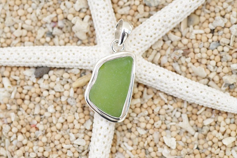 A gift from the sea! Green sea glass Silver pendant top