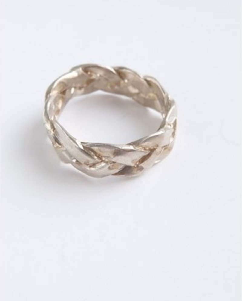 Woven sterling silver ring No. 20 (1.3 cm wide)