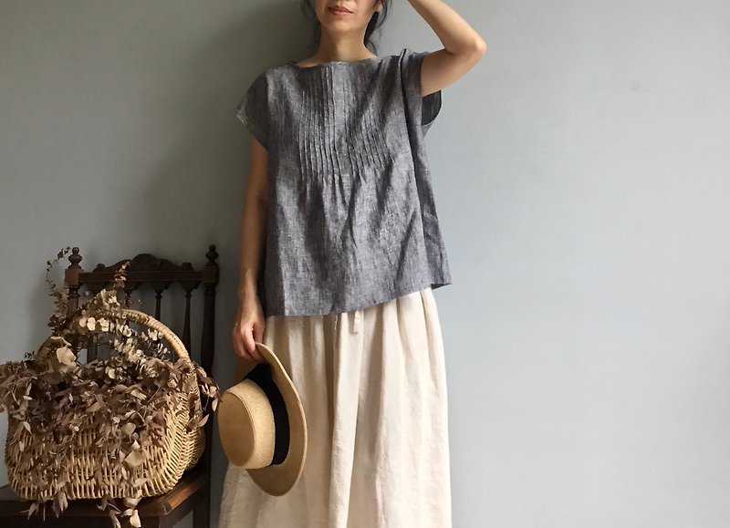 Lover/grey black woven linen classical accordion round neck French sleeves/short-sleeved top 100% enzyme washed linen - เสื้อผู้หญิง - ผ้าฝ้าย/ผ้าลินิน 
