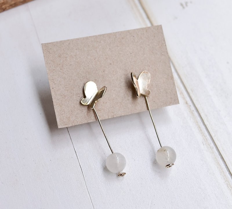 Slightly luminous, small butterfly earrings - ต่างหู - โลหะ ขาว