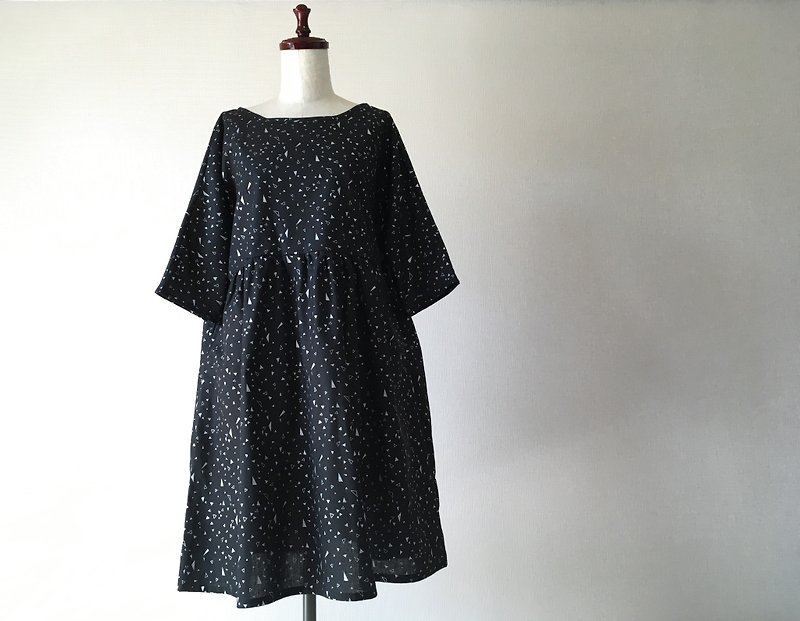 Triangle * ganza dress of grandson pattern * dolman sleeve * cotton 100% * black - One Piece Dresses - Cotton & Hemp Black
