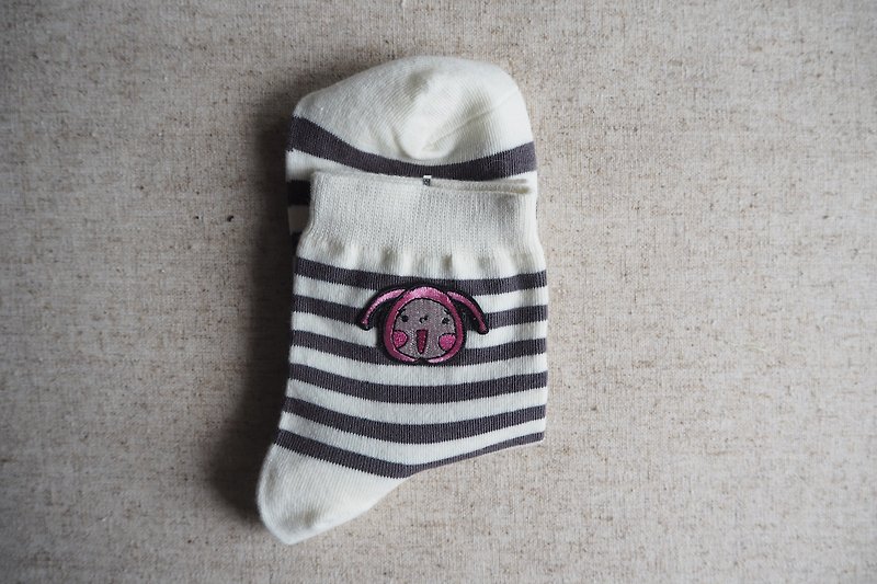 【HeiyinHOHO HoHo and LamHo】Embroidered Socks - ถุงเท้า - ผ้าฝ้าย/ผ้าลินิน สีเทา
