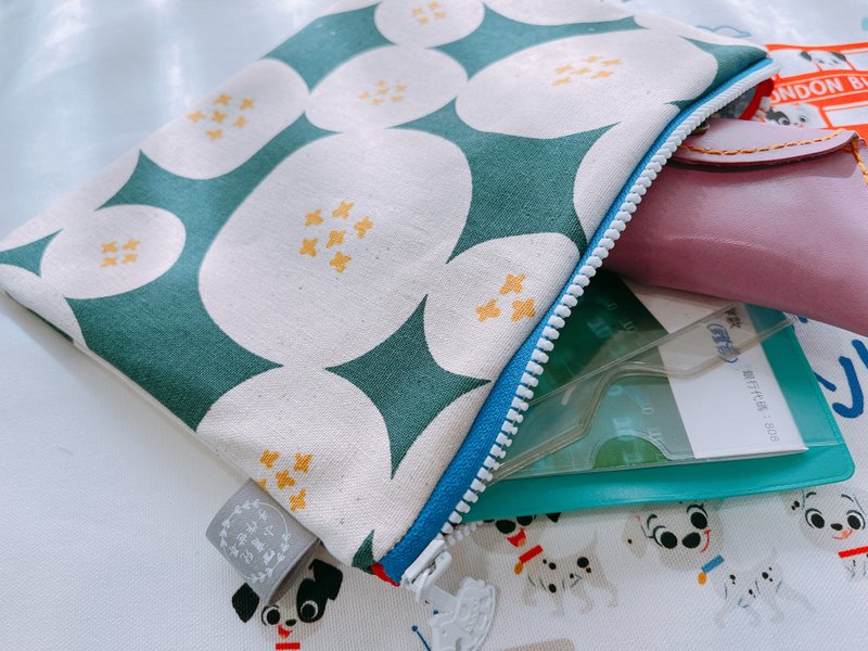 Passbook Bag/Passbook Bag/Cotton Bag-Olive Green Button - กระเป๋าเครื่องสำอาง - ผ้าฝ้าย/ผ้าลินิน สีเขียว