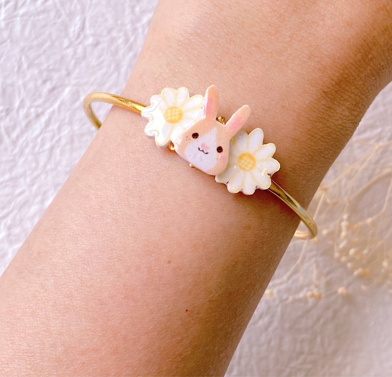 Handmade rabbit small chrysanthemum bracelet - Bracelets - Resin 