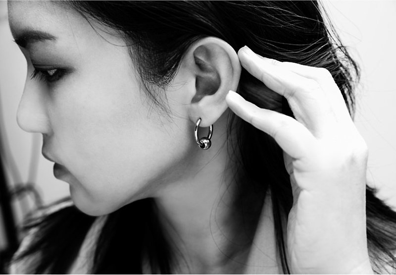 DISSOLVE設計師原創 簡約可拆圓珠男女同款鈦鋼耳環 - 耳環/耳夾 - 其他材質 銀色