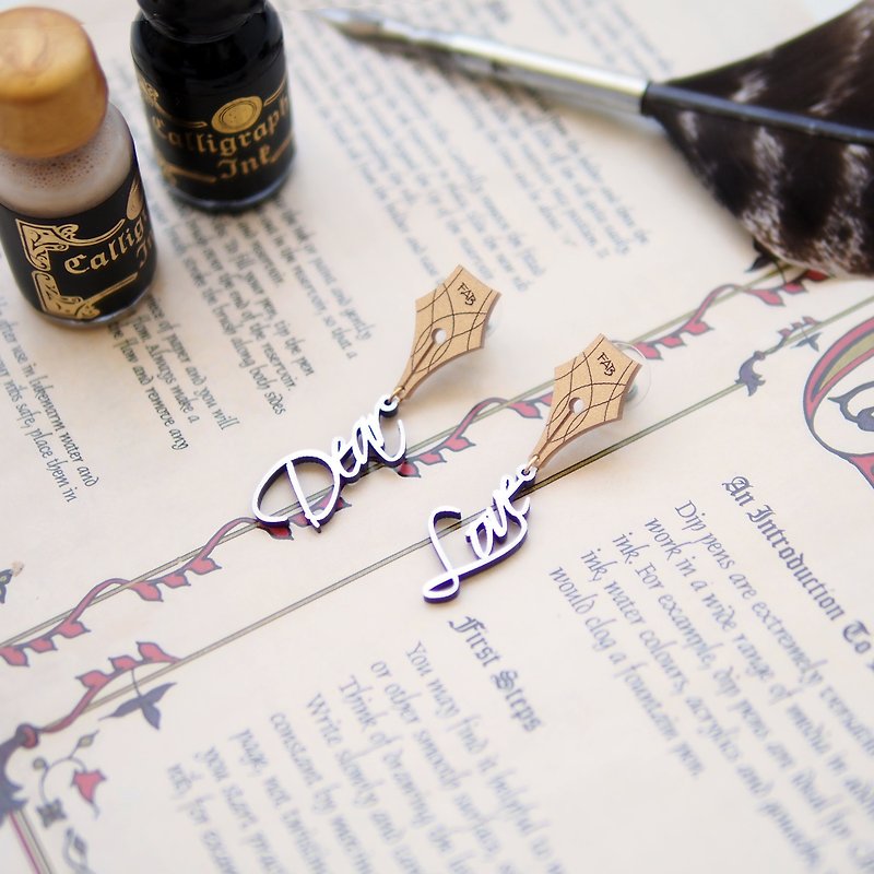 Dear Love Calligraphy Earrings - ต่างหู - อะคริลิค สีทอง