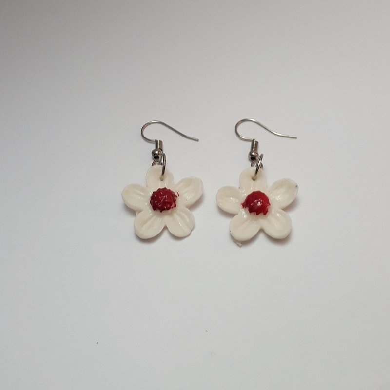 White flower Earring Handmade Air Dry Clay Eco Friendly Stainless Wire Hook - 耳環/耳夾/耳骨夾 - 黏土 白色