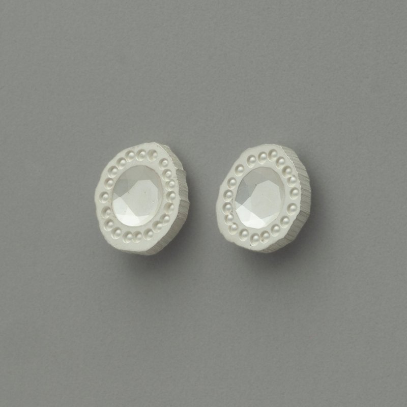 WHITE DAYS round sterling silver stud earrings - Earrings & Clip-ons - Silver Silver