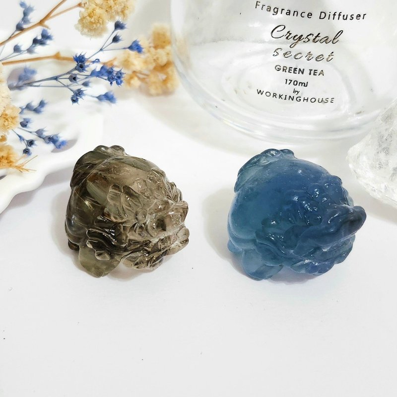 灰兔毛螢石龍龜帶綠天然礦皮/藍螢石龍龜 - 擺飾/家飾品 - 水晶 藍色