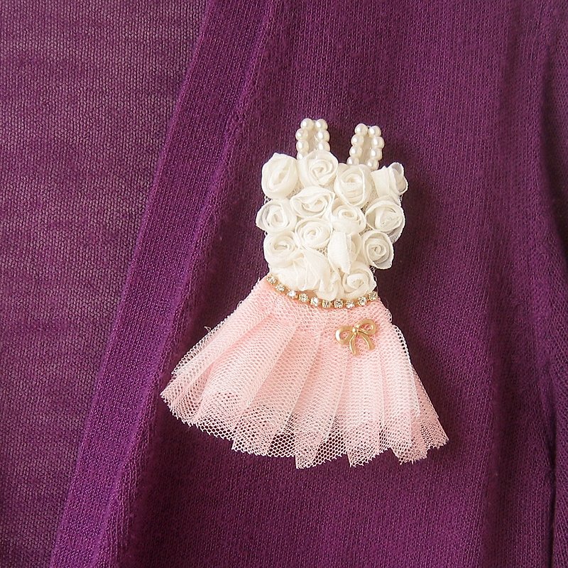 Princess pink mini dress brooch - Brooches - Polyester Pink