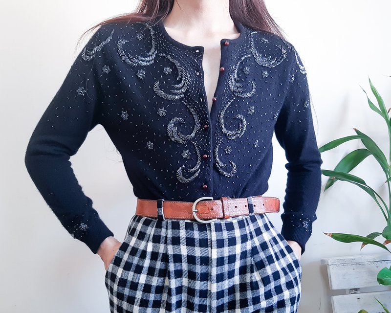 Vintage 1950s Black Wool Beaded Cardigan Hand Embroidered Sequin Knit Top Size S - สเวตเตอร์ผู้หญิง - ขนแกะ สีดำ