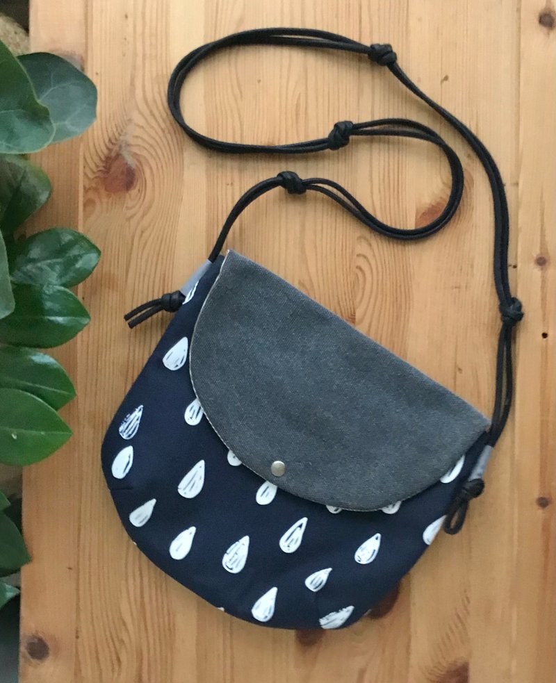 台湾製 コットン 軽い 小袋 水滴柄 バックロープ取り外し可能 収納袋としても クラッチバッグ - ショルダーバッグ - コットン・麻 ブラック