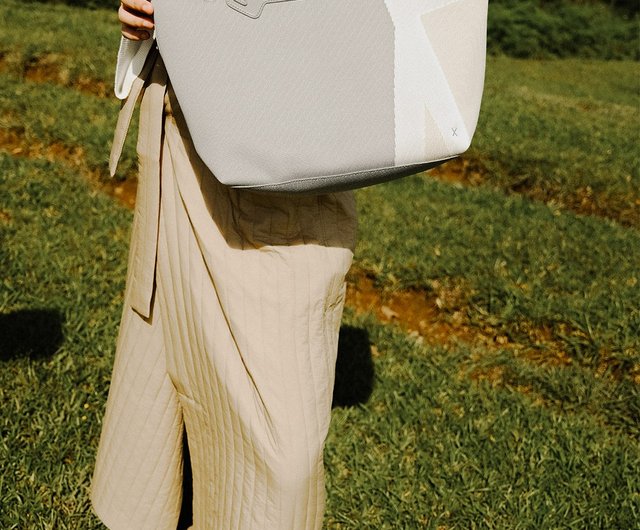 Gray spliced ​​nylon fly knit tote bag The Maison TT Gray