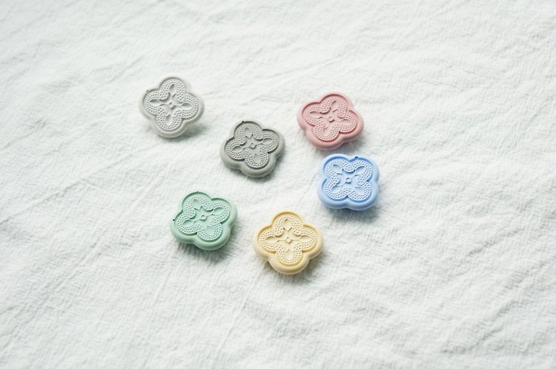 Begonia flower Cement magnet | Designed and manufactured in Taiwan (a set of four) - แม็กเน็ต - ปูน หลากหลายสี