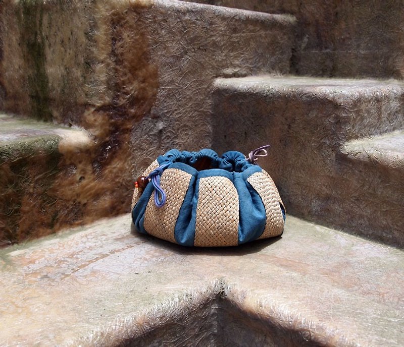 Eco-color natural dyeing and weaving plant dyeing rush woven blue dyeing plant rush storage box tea set bag - Storage - Cotton & Hemp Blue