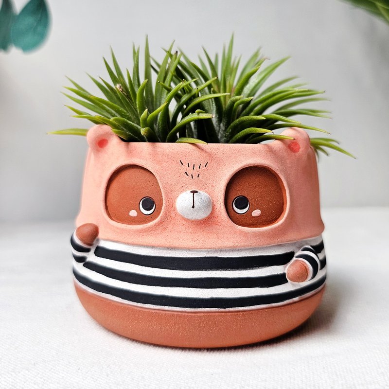 Cute robber bear plant pot. Handmade terracotta planter. - 盆栽/植栽 - 陶 