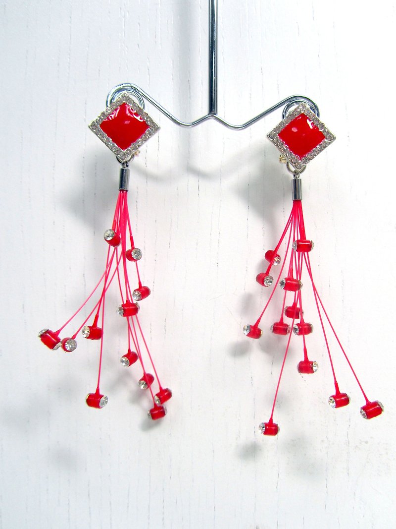 TIMBEE LO Meteor Earrings Lightweight Plastic with Crystal Decoration - ต่างหู - พลาสติก สีแดง