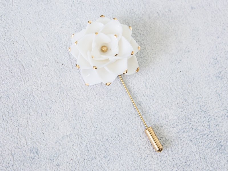 Thai Blossom ~ white & gold porcelain flower brooch pin ~ size M - เข็มกลัด - ดินเผา สีทอง