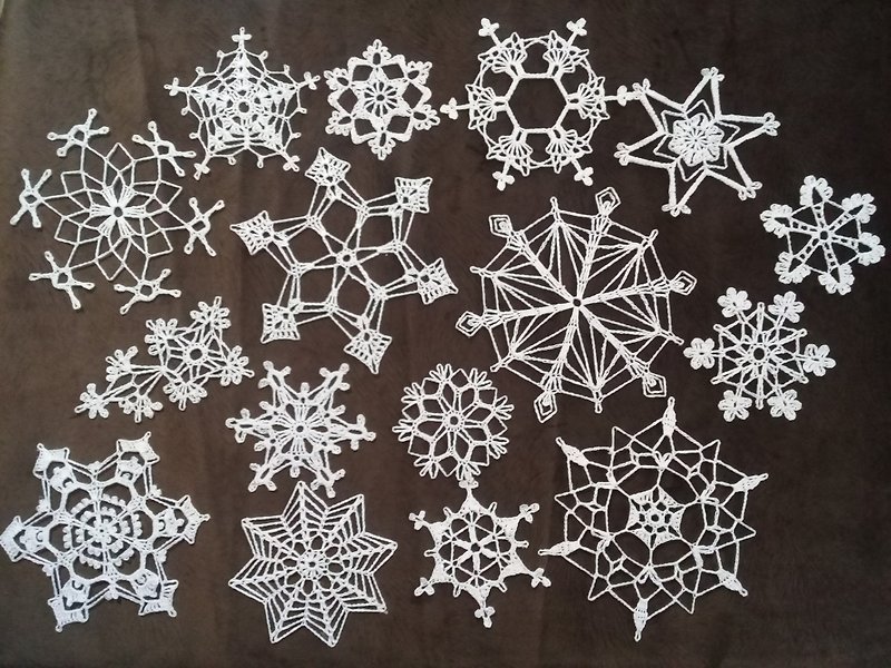 Knitted snowflake set 16 pieces wall decor holiday decor - ตกแต่งผนัง - ผ้าฝ้าย/ผ้าลินิน ขาว