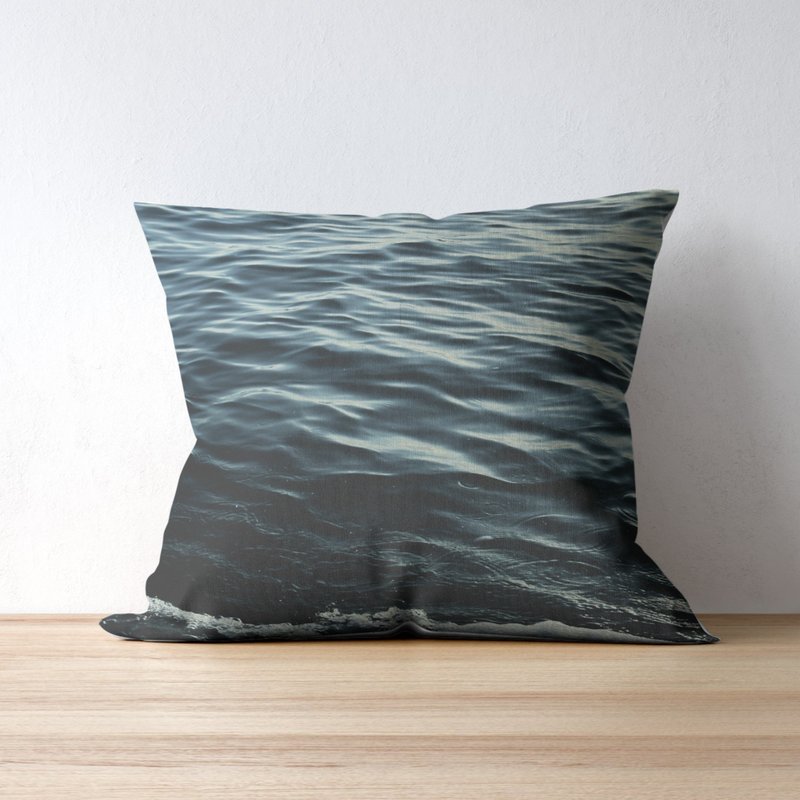 Deep Blue Sea Cushion Cover - gussurï - หมอน - เส้นใยสังเคราะห์ สีน้ำเงิน