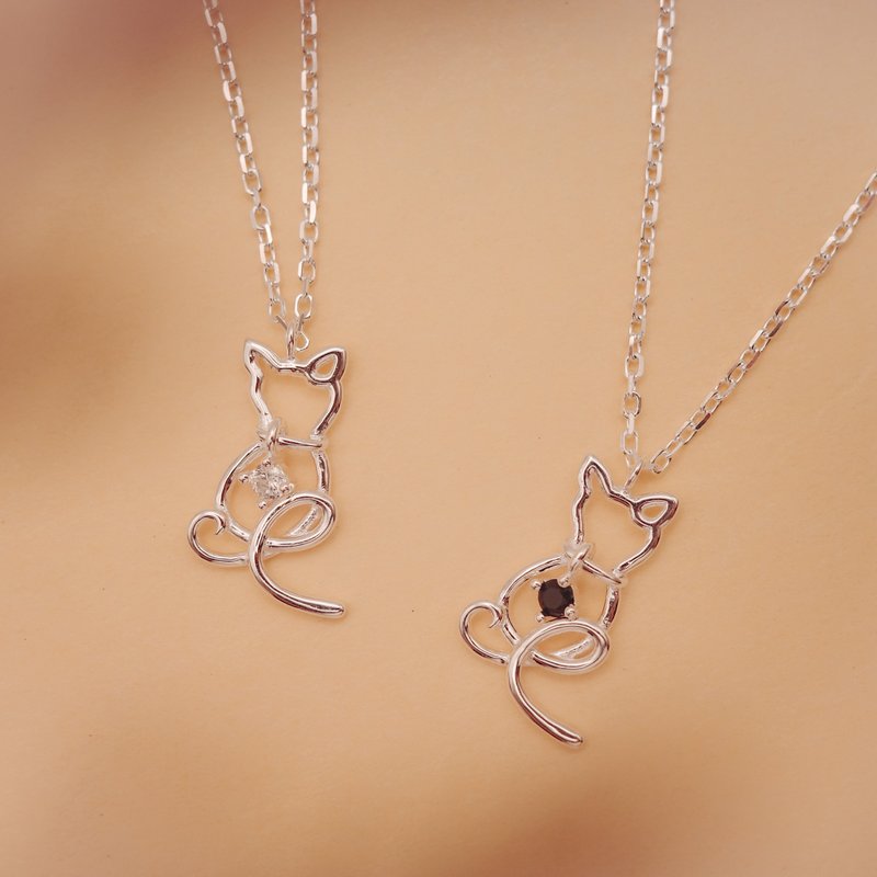 925 Sterling Silver Heartbeat Kitten Necklace White Diamond/Black Diamond Two-Color Necklace Cat Necklace Valentine’s Day Gift - สร้อยคอ - เงินแท้ สีเงิน