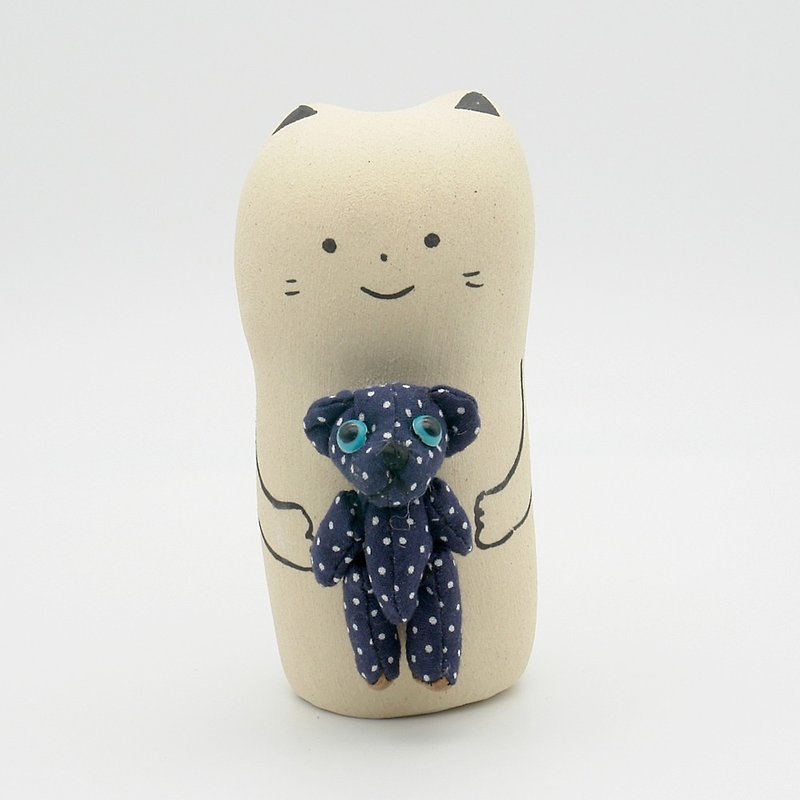 Handmade porcelain doll A cat with a stuffed animal - ของวางตกแต่ง - ดินเผา สีกากี