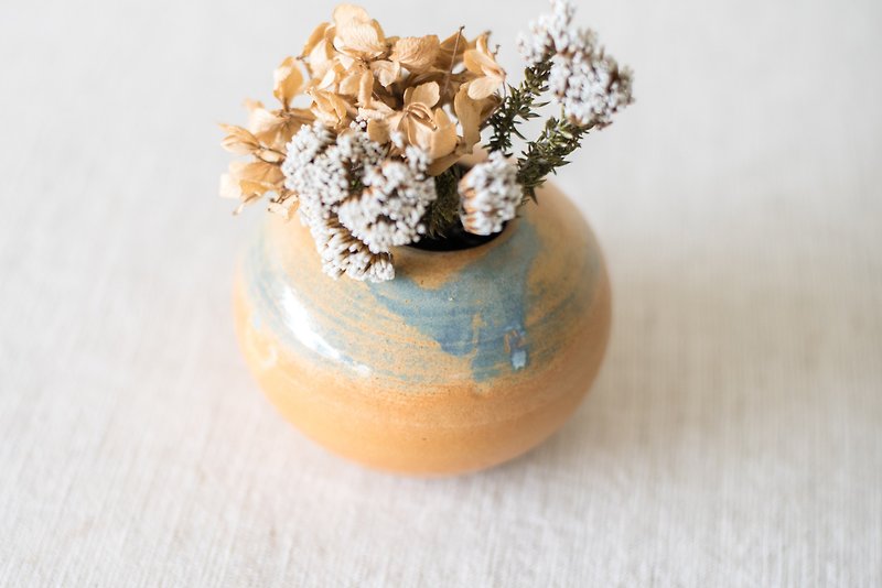 Round bottle / hand pull bad · Enamel burn flower hand-made pottery - เซรามิก - ดินเผา สีส้ม