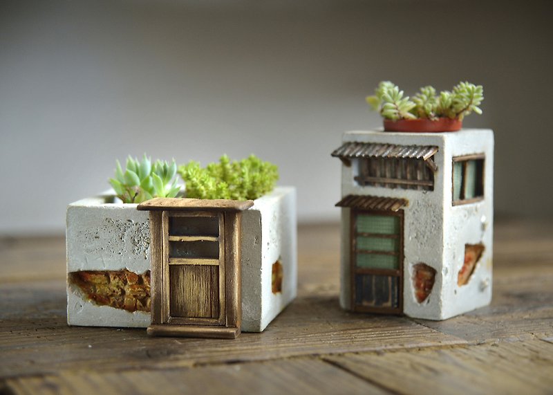 Cement creation of the old courtyard through the sky house (a set of two pieces) - ของวางตกแต่ง - ปูน สีนำ้ตาล