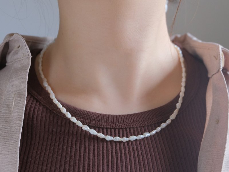Litlar ferskvatnsperlur necklace　淡水パール　ネックレス　バロックパール - 項鍊 - 珍珠 白色